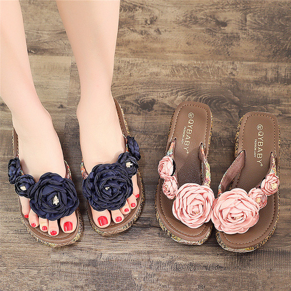 Modern női papucs platform és 3D elemekkel több színben