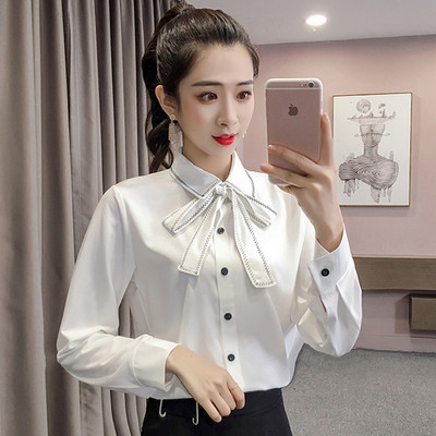 Cămașă elegantă de damă în alb cu nasturi