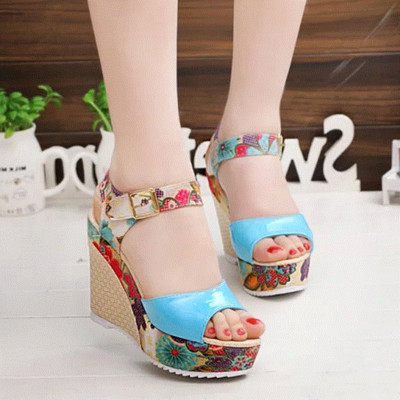 Modern női platformszandál különböző színekben