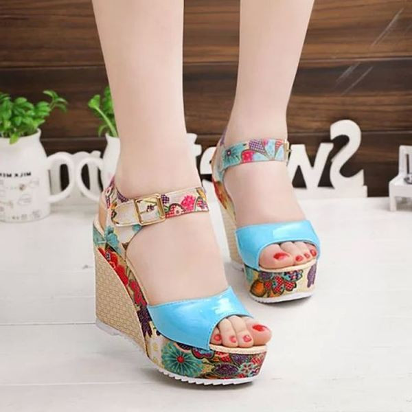 Modern női platformszandál különböző színekben