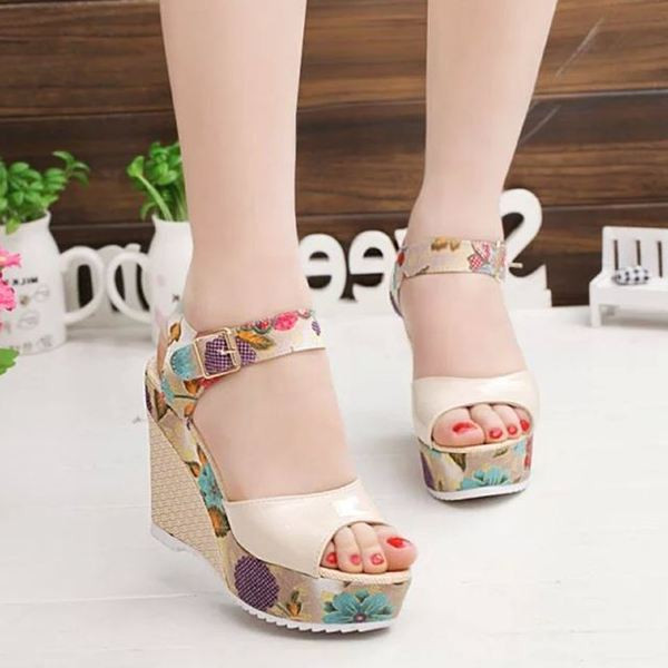 Modern női platformszandál különböző színekben