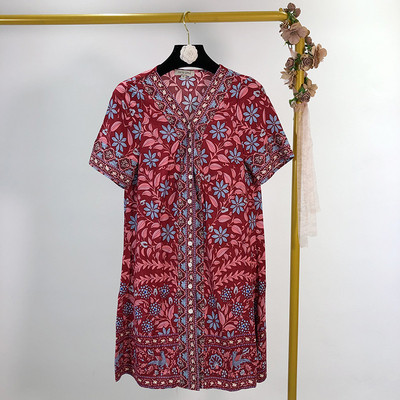 Rochie lată cu nasturi cu model colorat în trei culori