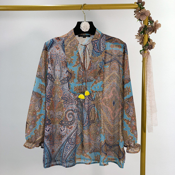 Bluză de damă largă din tul cu model colorat