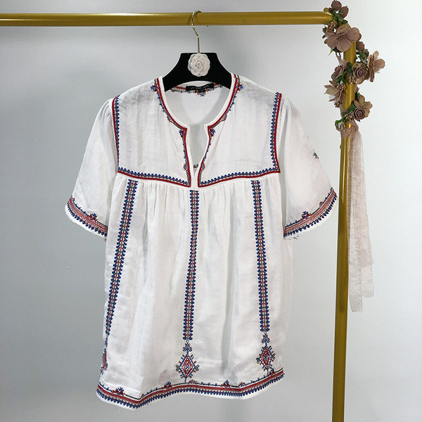 Fehér színű női blúz, hímzéssel