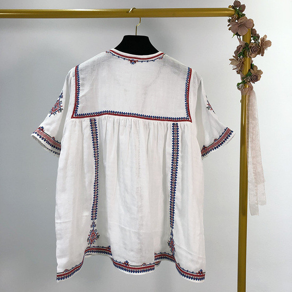 Fehér színű női blúz, hímzéssel