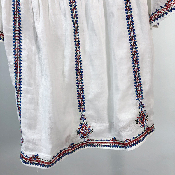 Fehér színű női blúz, hímzéssel