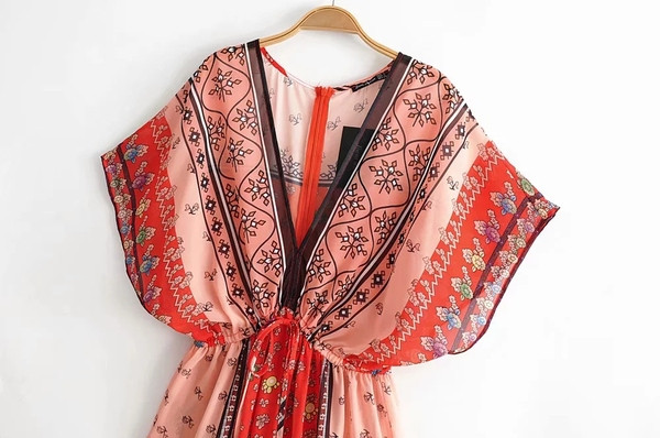 Rochie moderna de dama cu decolteu in V - culoare rosie