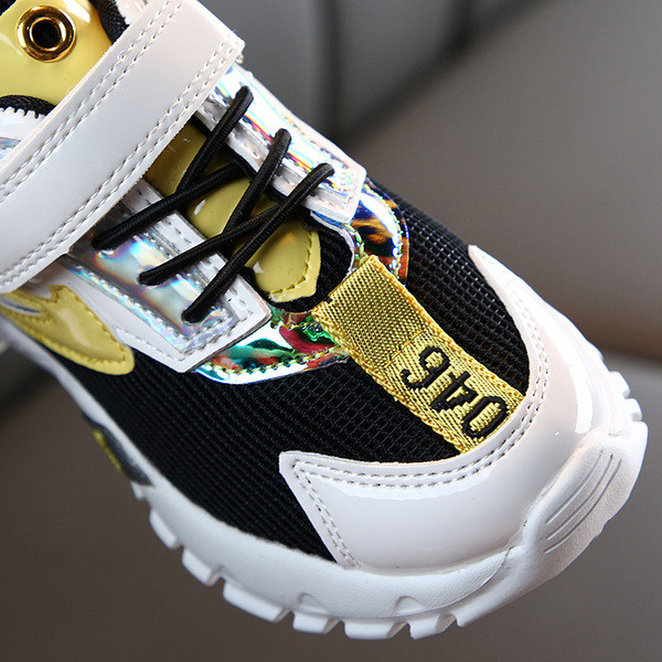 Model nou de adidasi copii in doua culori pentru baieti