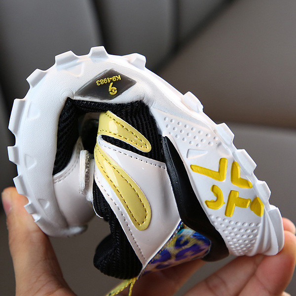 Model nou de adidasi copii in doua culori pentru baieti