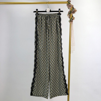 Pantaloni de dama cu dantela sau maiou cu bretele subtiri si dantela