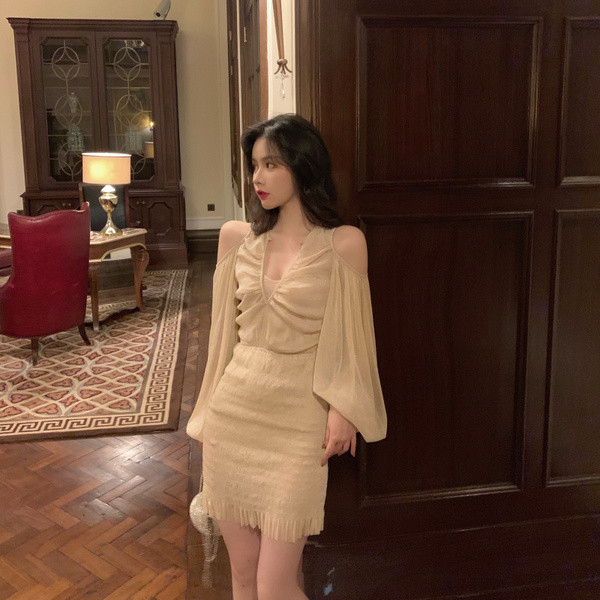 Női modern rövid ruha, hosszú ujjal