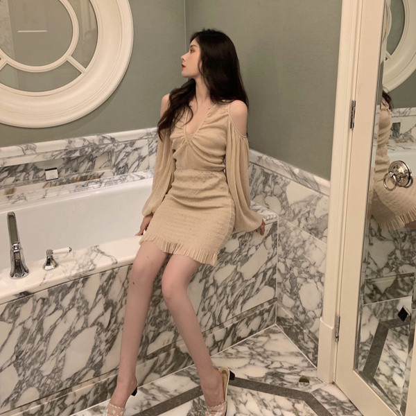 Női modern rövid ruha, hosszú ujjal