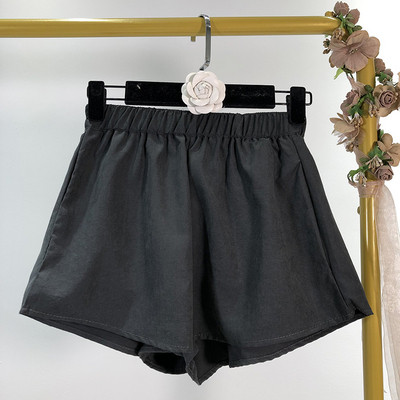 Divatos női rövidnadrág vagy pulóver fekete színben