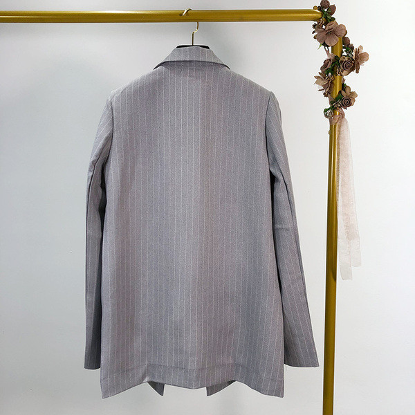 Női csíkos kabát szürke színben