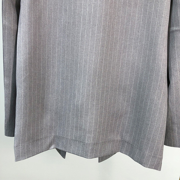 Női csíkos kabát szürke színben