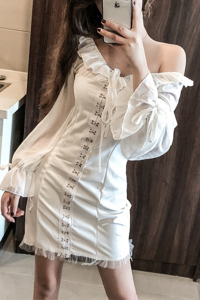 Rochie modernă de damă în alb și negru, cu mâneci căzute