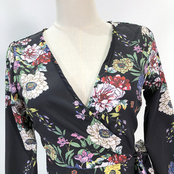 Hosszú ujjú ruha és derékkötő virágmintával