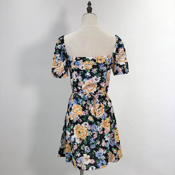 Rochie scurta de dama cu decolteu patrat si model floral