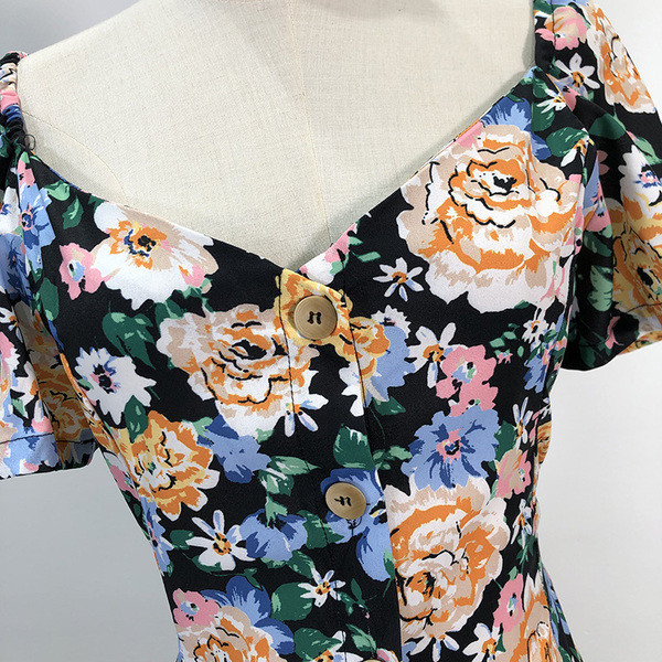 Rochie scurta de dama cu decolteu patrat si model floral