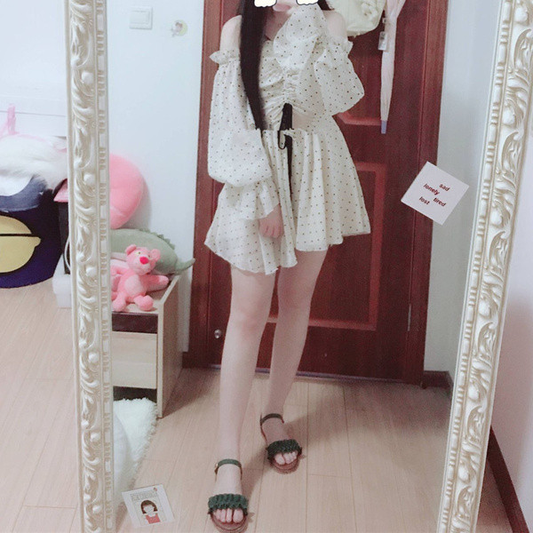 Fehér színű, alkalmi női ruha, hosszú ujjal