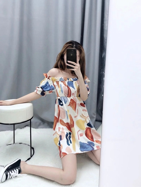 Rochie moderna de dama cu umerii goi - culoare alba