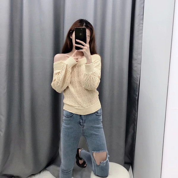 Pulover de dama model nou cu umerii goi de culoare bej