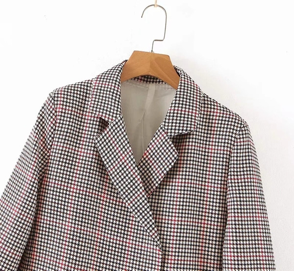 Geaca dama in carouri model lat cu guler in forma de V