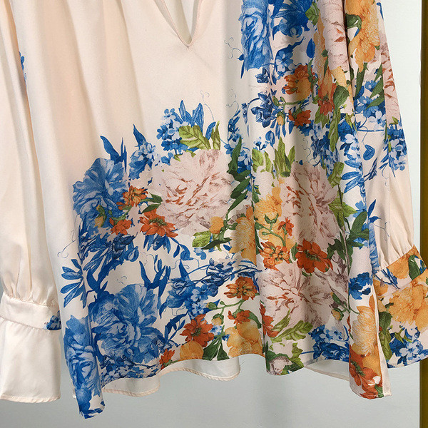 Női széles, hosszú ujjú ing, fehér színben, virágmintával