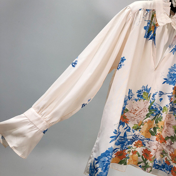 Női széles, hosszú ujjú ing, fehér színben, virágmintával