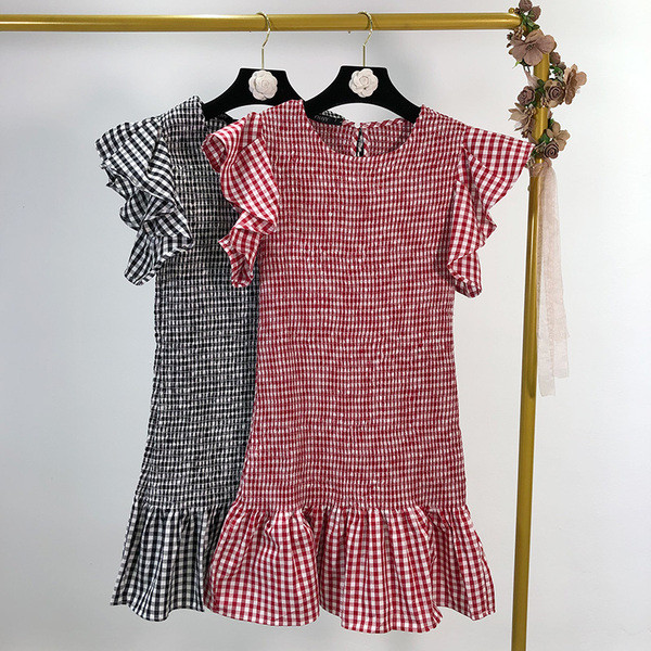 Rochie scurtă în carouri cu mâneci lotus