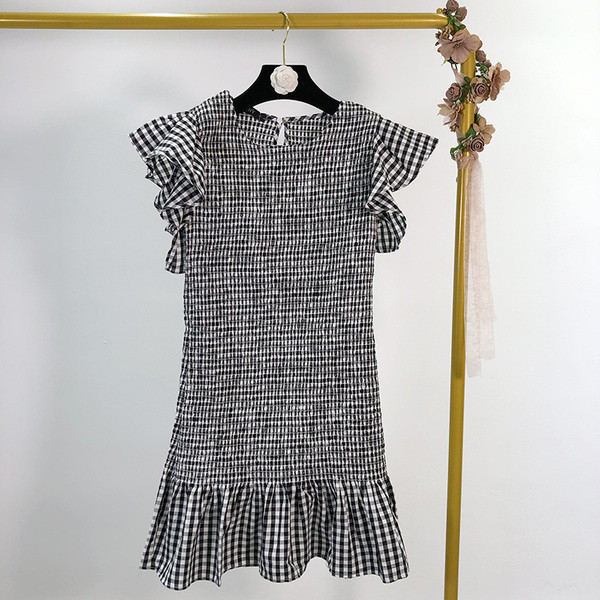 Rochie scurtă în carouri cu mâneci lotus