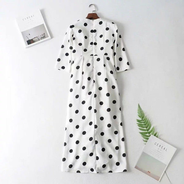 Rochie de damă modernă cu buline în alb-negru