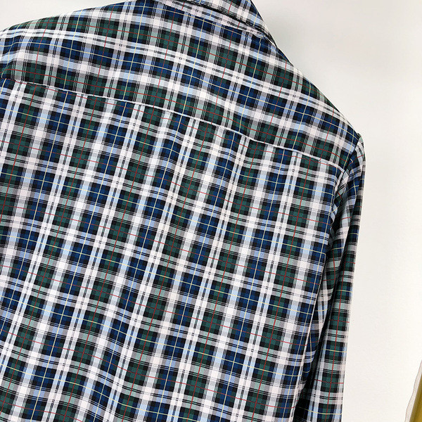 Cămașă de damă în carouri cu decolteu adânc