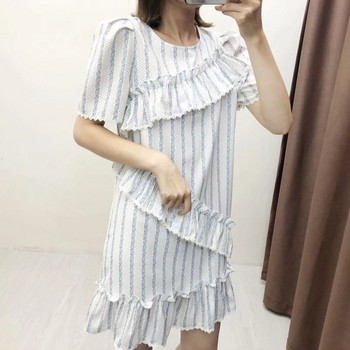 Modern csíkos női ruha O-nyakkal, fehér színben