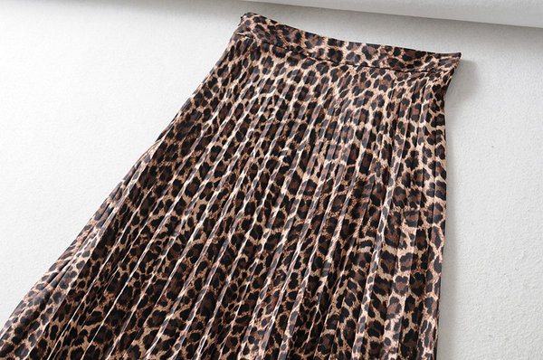 Fusta de dama asimetrica cu model animal