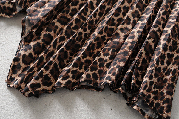 Fusta de dama asimetrica cu model animal