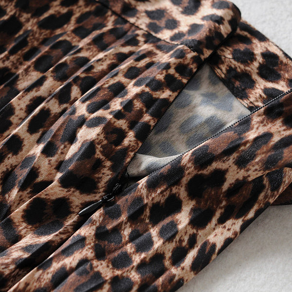 Fusta de dama asimetrica cu model animal