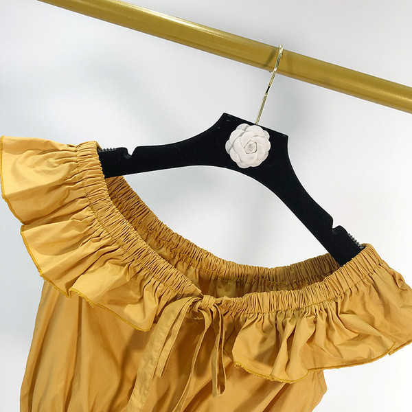 Bluză scurtă de damă cu umerii goi și cravate