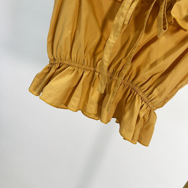 Bluză scurtă de damă cu umerii goi și cravate