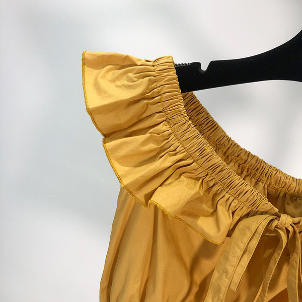 Bluză scurtă de damă cu umerii goi și cravate