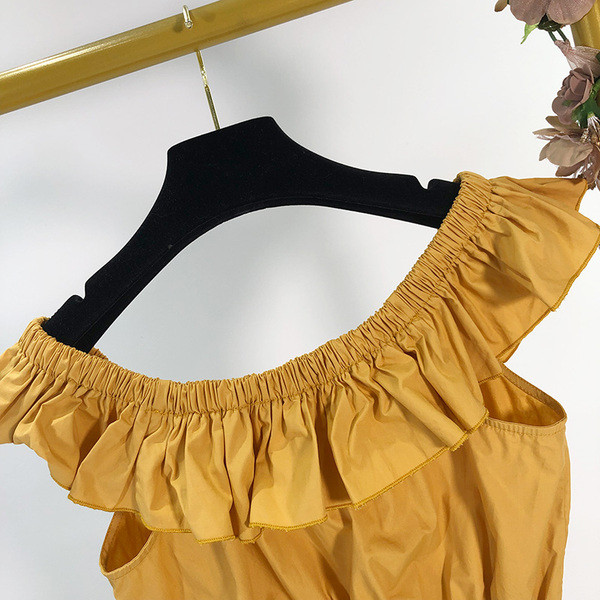 Bluză scurtă de damă cu umerii goi și cravate