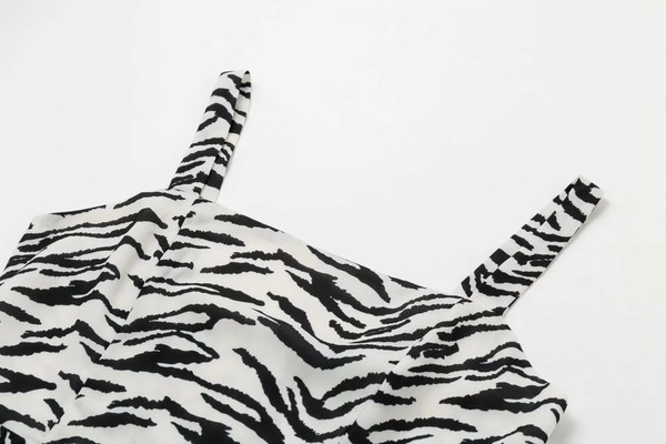 Rochie modernă de damă cu model animal în alb