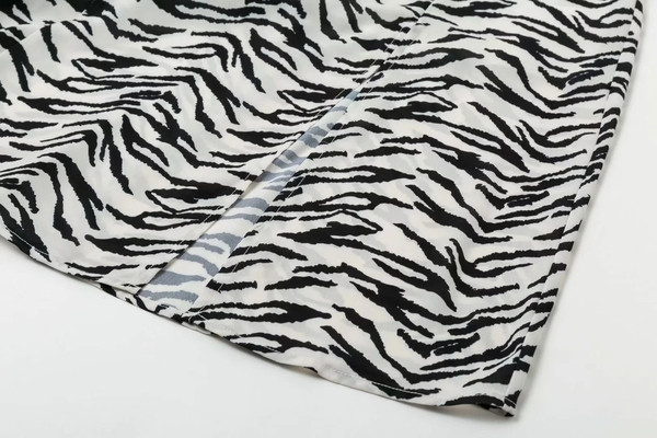 Rochie modernă de damă cu model animal în alb