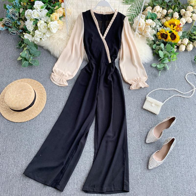 Stílusos női overall széles modell V-nyakú fekete színben