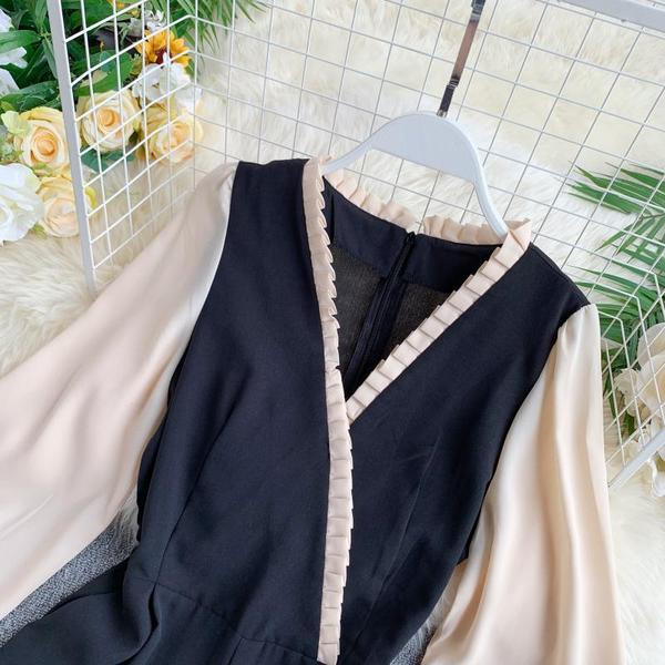 Stílusos női overall széles modell V-nyakú fekete színben