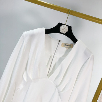 Rochie de damă cu decolteu în V adânc și mâneci lungi