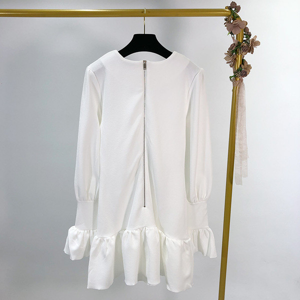 Rochie de damă cu decolteu în V adânc și mâneci lungi