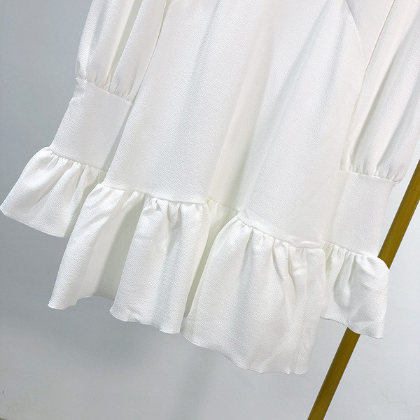 Rochie de damă cu decolteu în V adânc și mâneci lungi