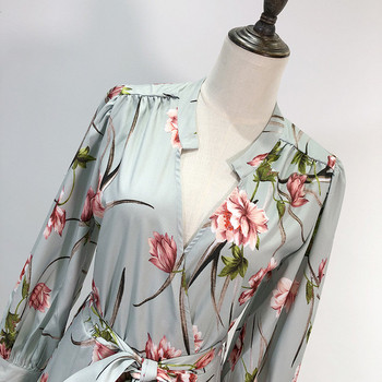 Rochie de damă cu decolteu în V adânc și mâneci lungi cu model floral