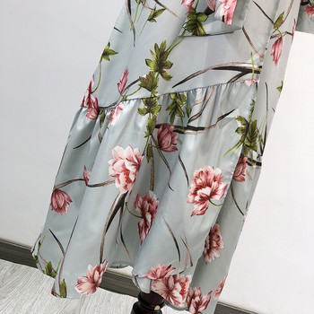 Rochie de damă cu decolteu în V adânc și mâneci lungi cu model floral